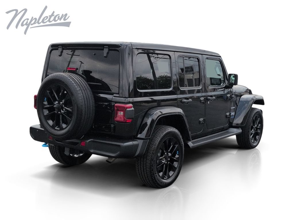 Used 2022 Jeep Wrangler Unlimited Sahara w/ Cold Weather Group AWD/4WD image 6