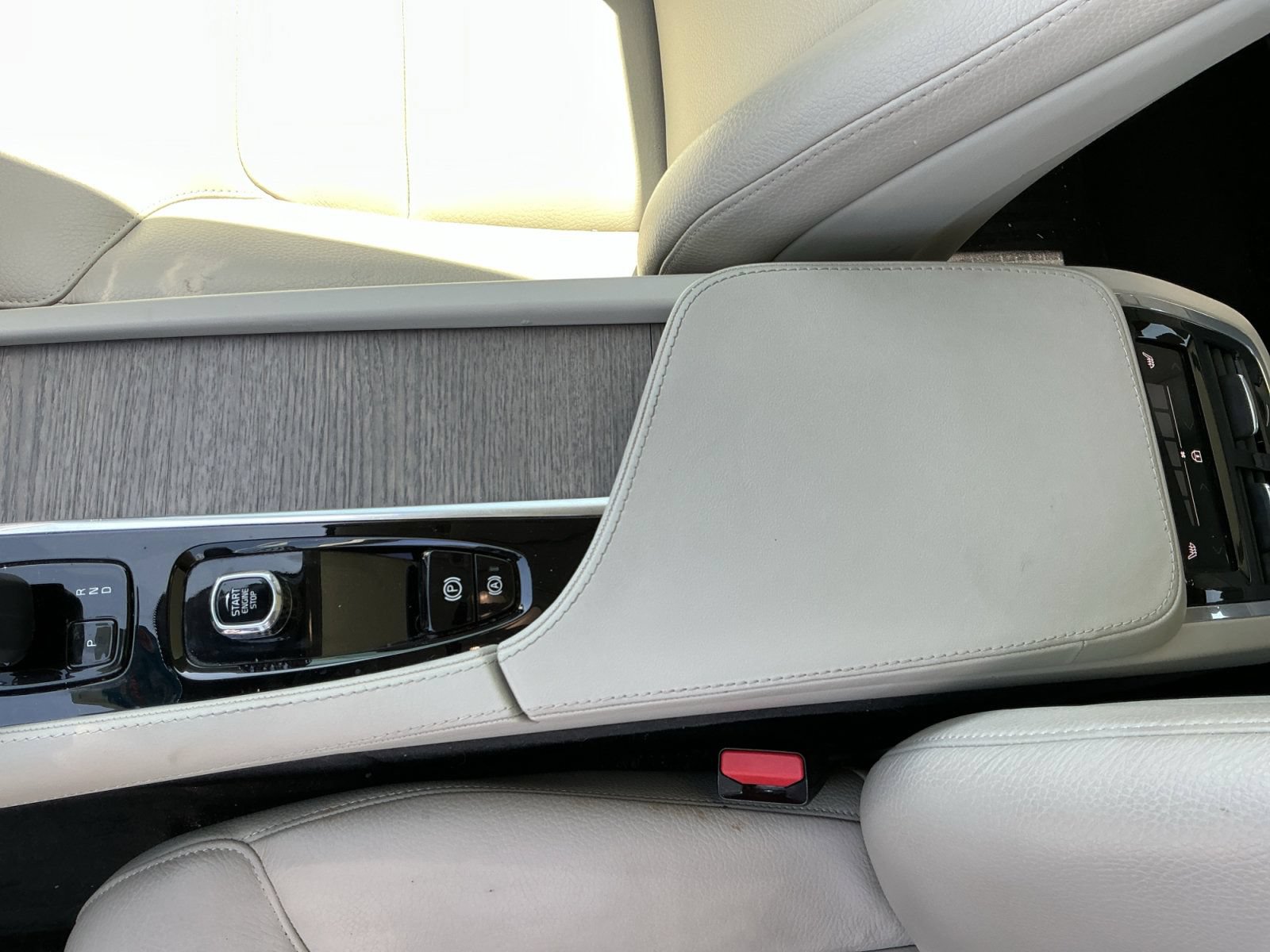 Used 2023 Volvo XC90 T8 Plus w/ Protection Package Premier AWD/4WD image 11