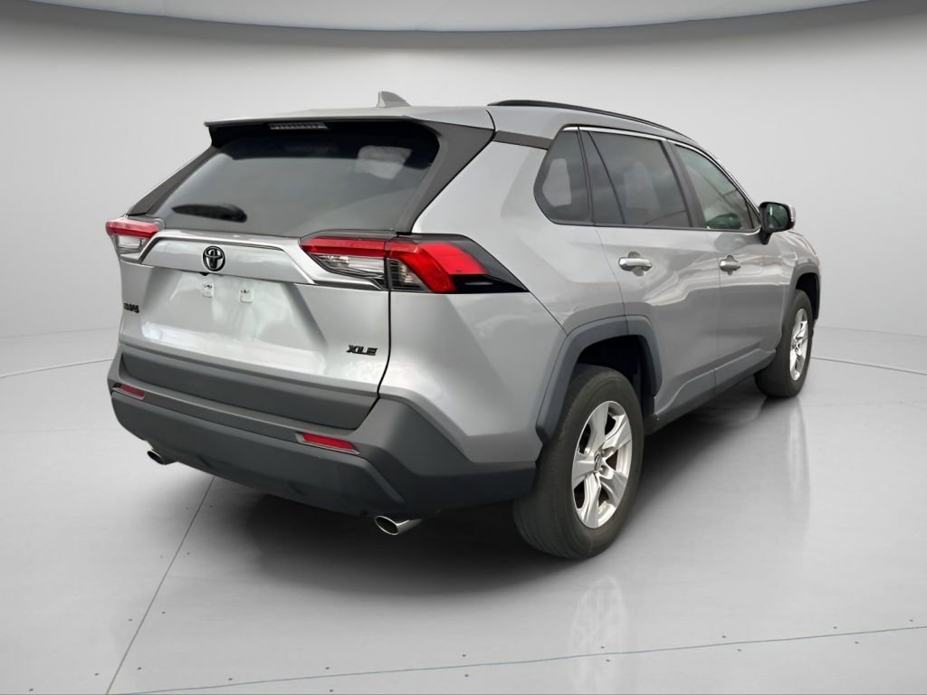 Used 2021 Toyota RAV4 XLE image 4