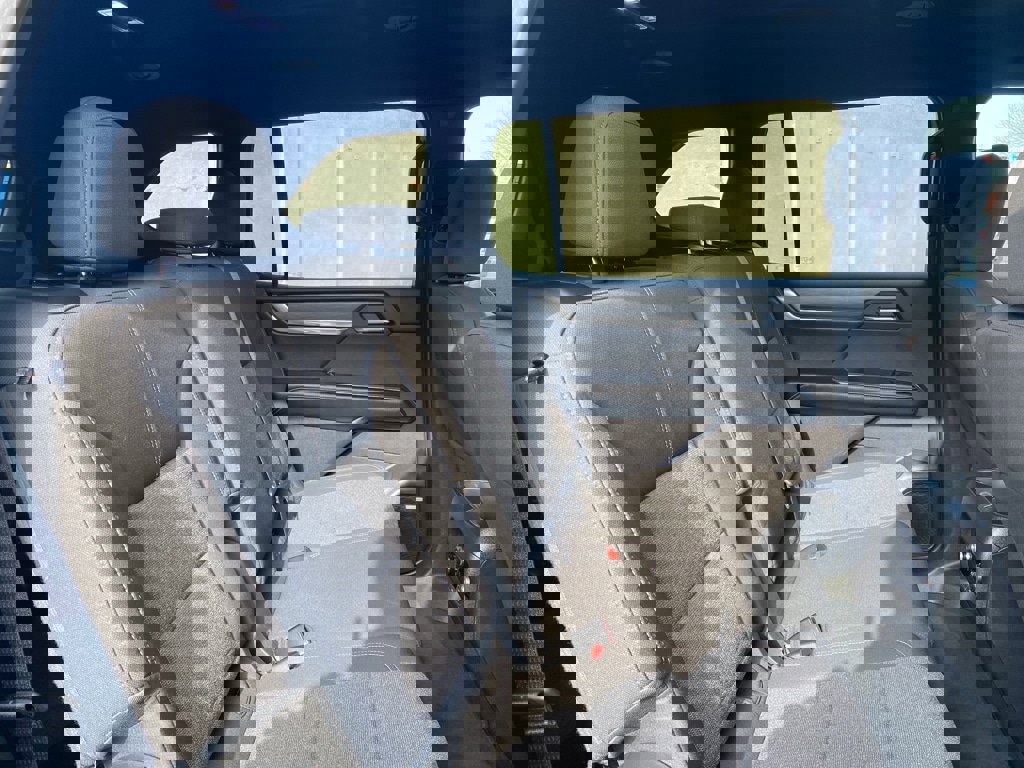 Used 2025 GMC Acadia Elevation image 21