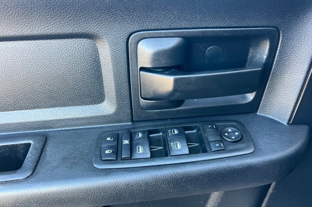 Used 2013 RAM 2500 Tradesman w/ Chrome Appearance Group AWD/4WD image 8
