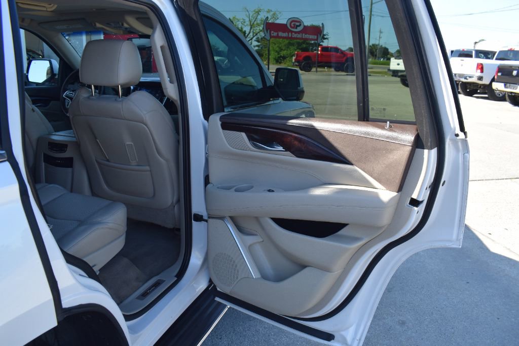 Used 2016 Cadillac Escalade Luxury AWD/4WD image 13