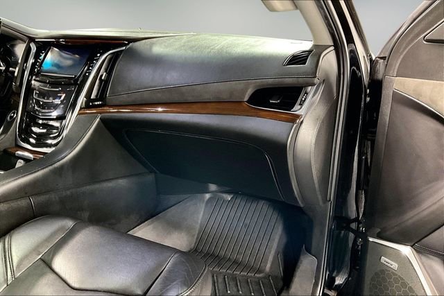 Used 2018 Cadillac Escalade Luxury image 27