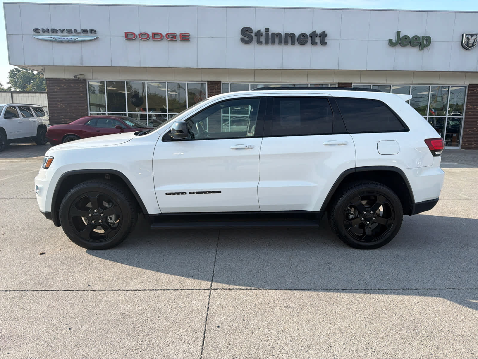 Used 2018 Jeep Grand Cherokee Laredo AWD/4WD image 5