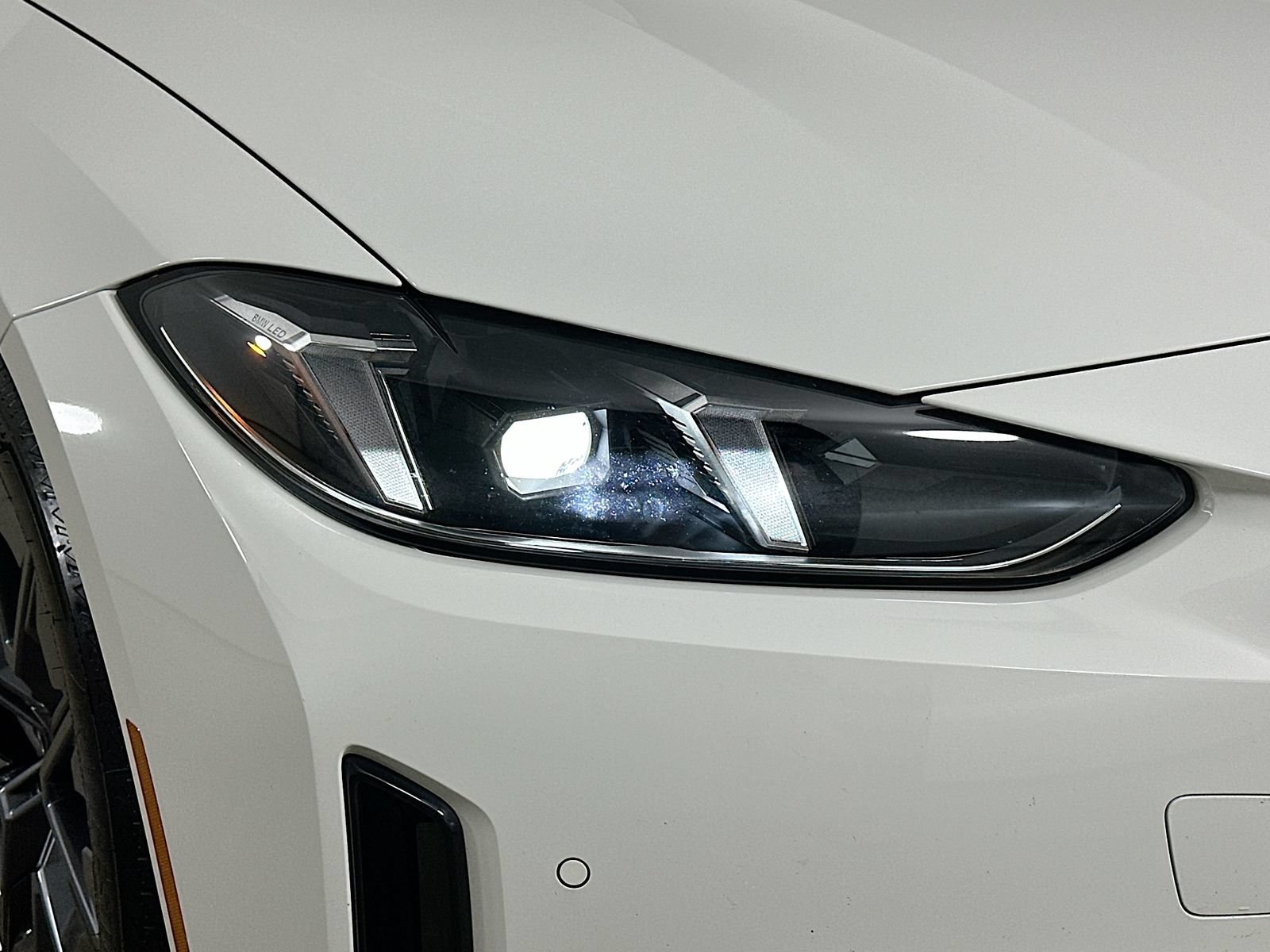 Used 2025 BMW i4 eDrive40 RWD image 9