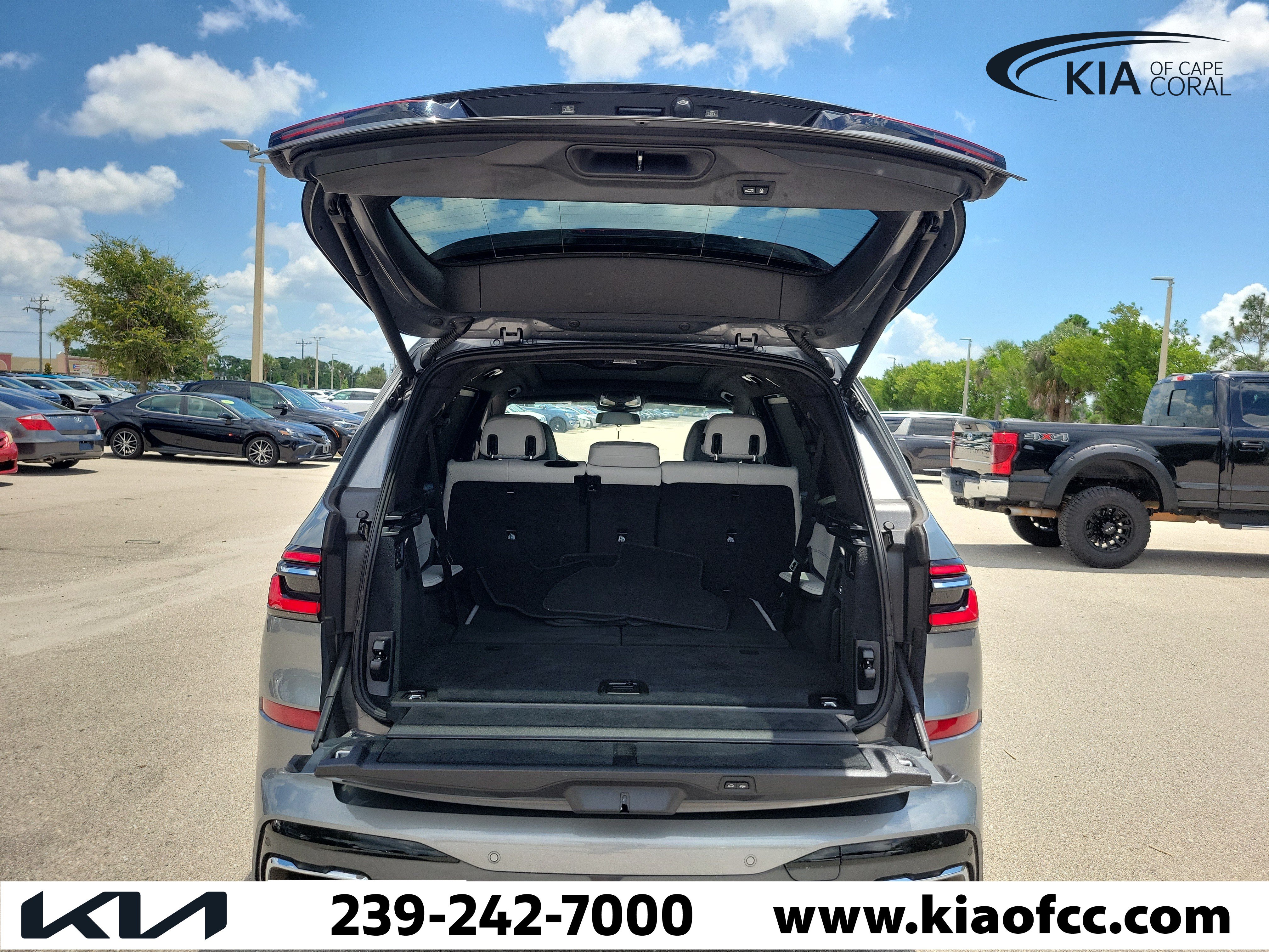 Used 2023 BMW X7 xDrive40i w/ Executive Package AWD/4WD image 13