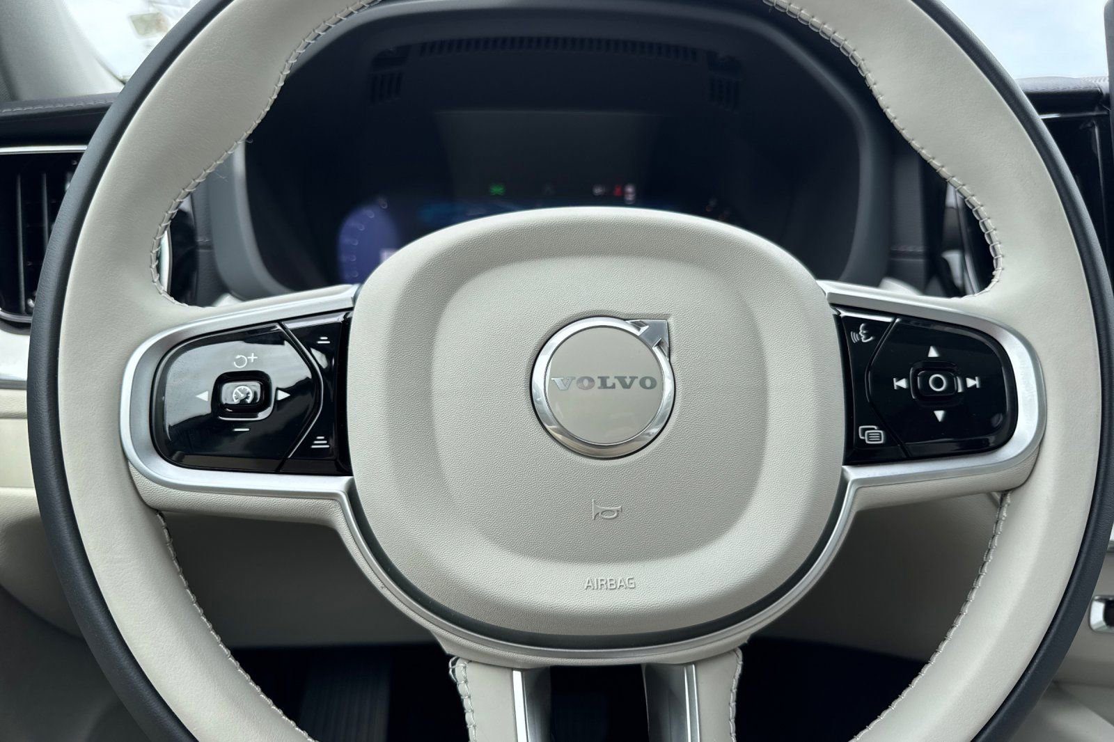 New 2026 Volvo XC60 B5 Ultra w/ Protection Package Premier image 26