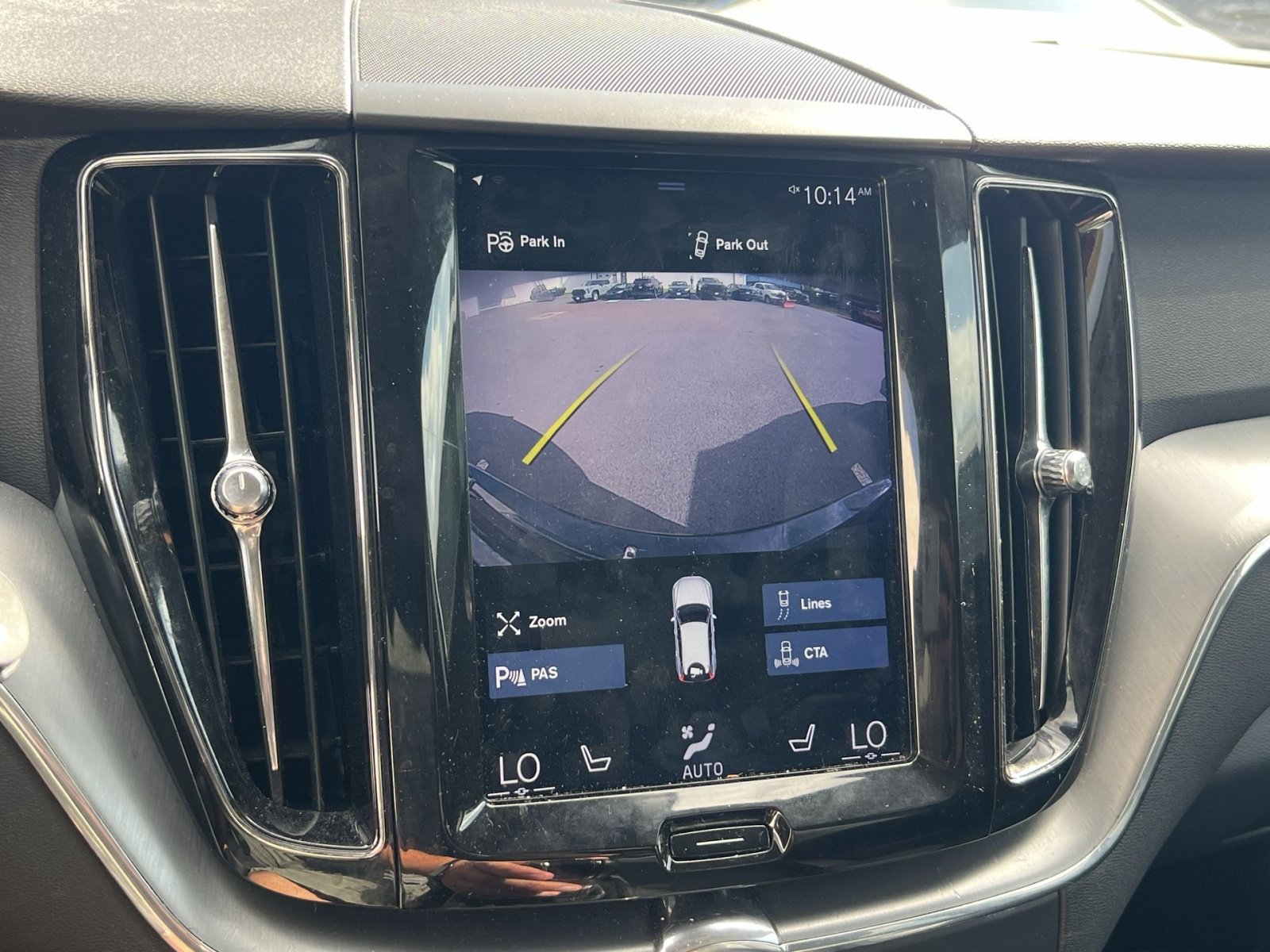 Used 2019 Volvo XC60 T5 Momentum w/ Premium Package AWD/4WD image 16