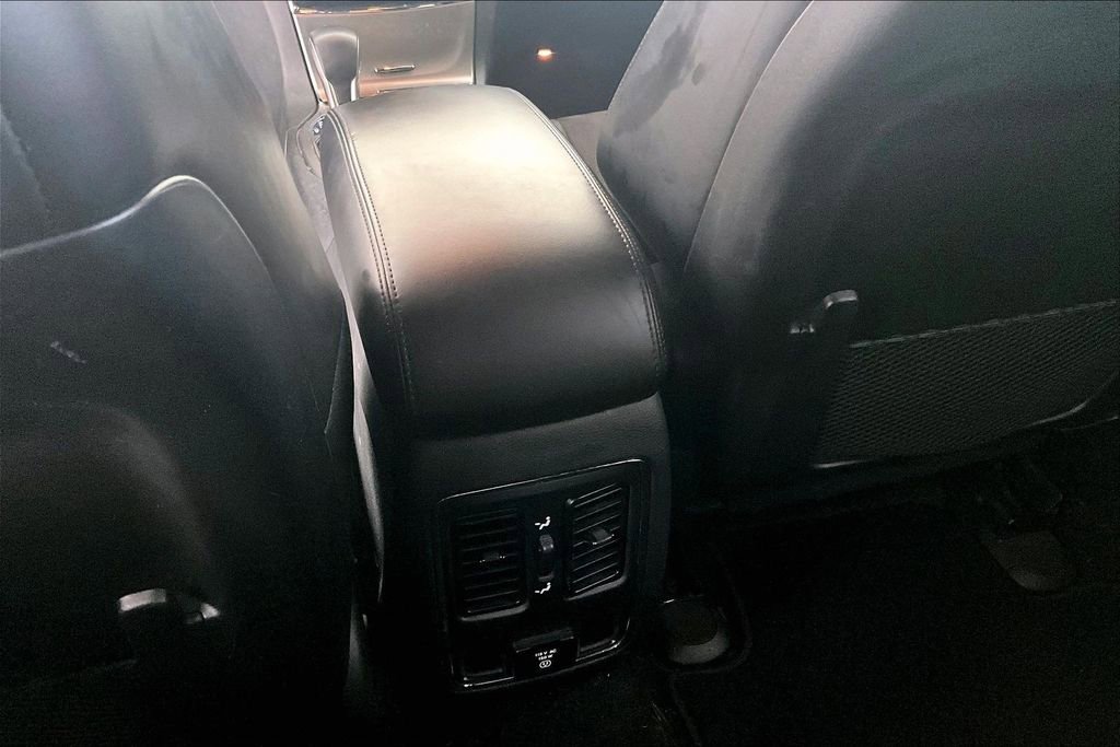 Used 2019 Jeep Grand Cherokee Altitude image 28