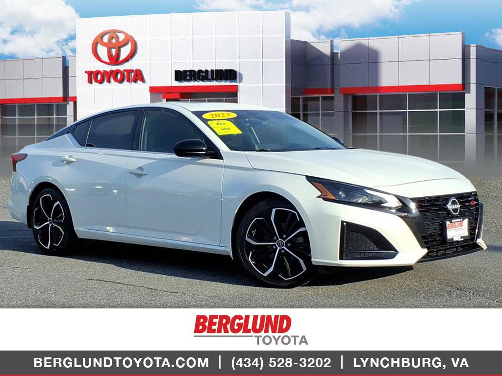 Used 2023 Nissan Altima 2.5 SR w/ SR Premium Package image 1