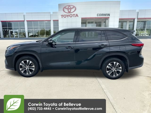 Used 2020 Toyota Highlander XLE AWD/4WD video 3