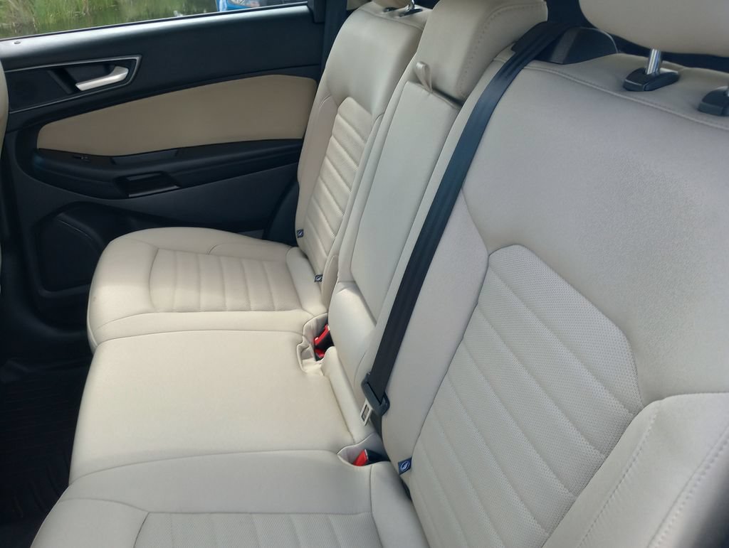 Certified 2018 Ford Edge SE FWD image 17