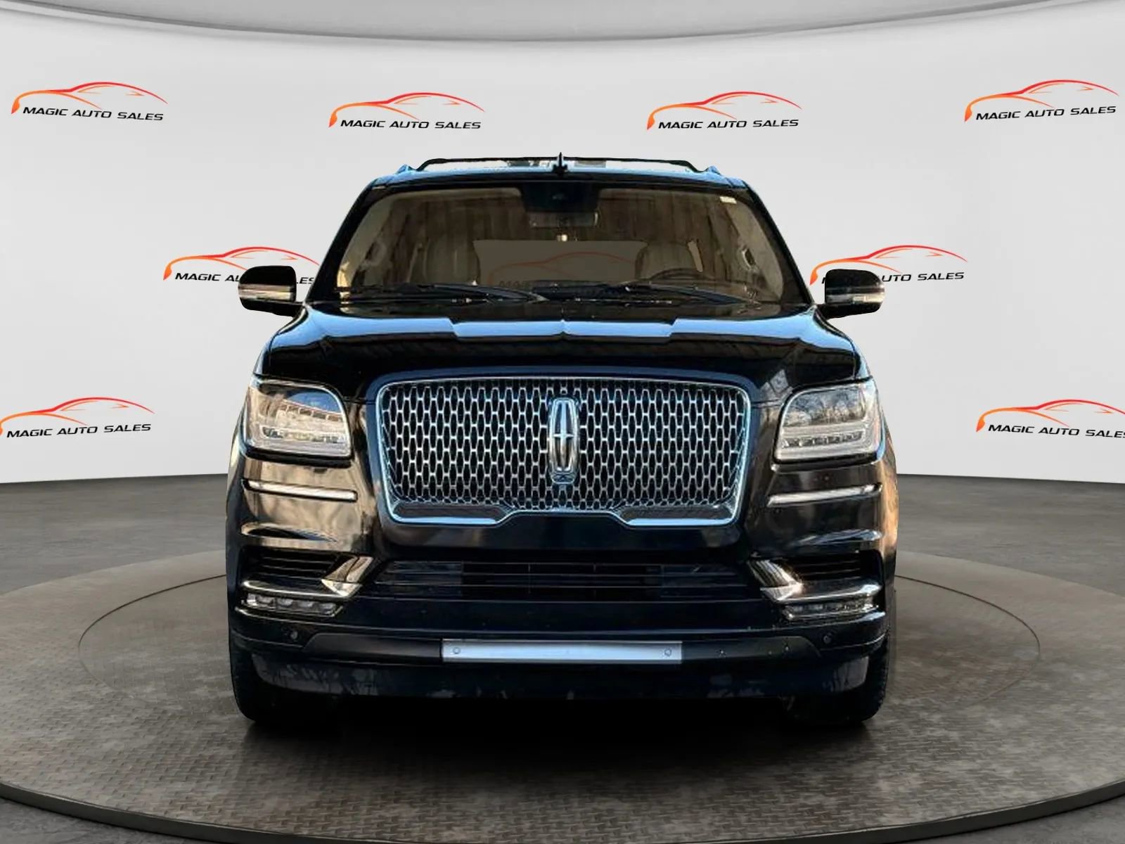 Used 2018 Lincoln Navigator L Reserve w/ Technology Package image 3
