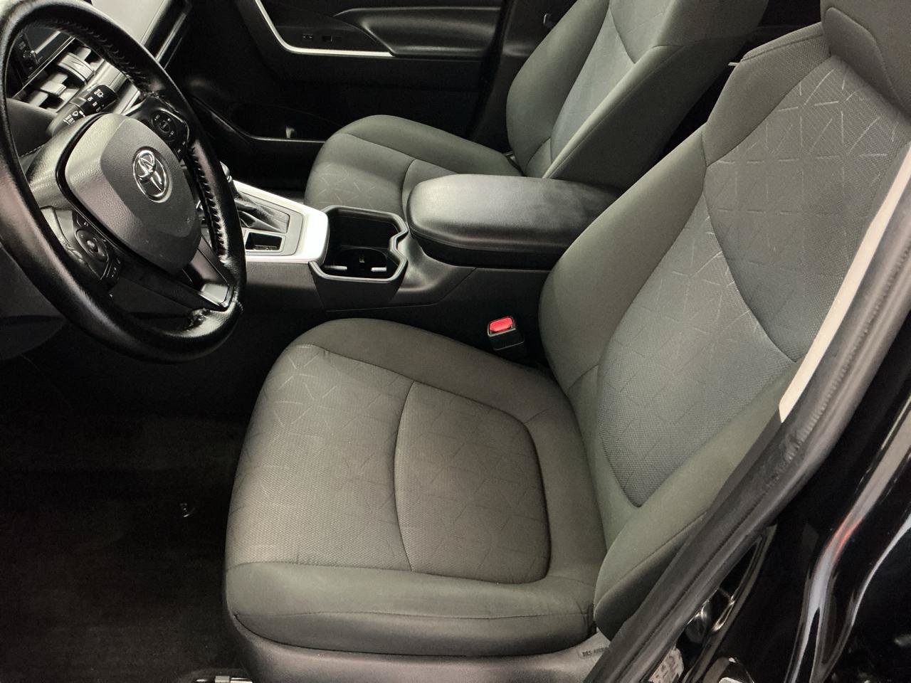 Used 2022 Toyota RAV4 XLE AWD/4WD image 9