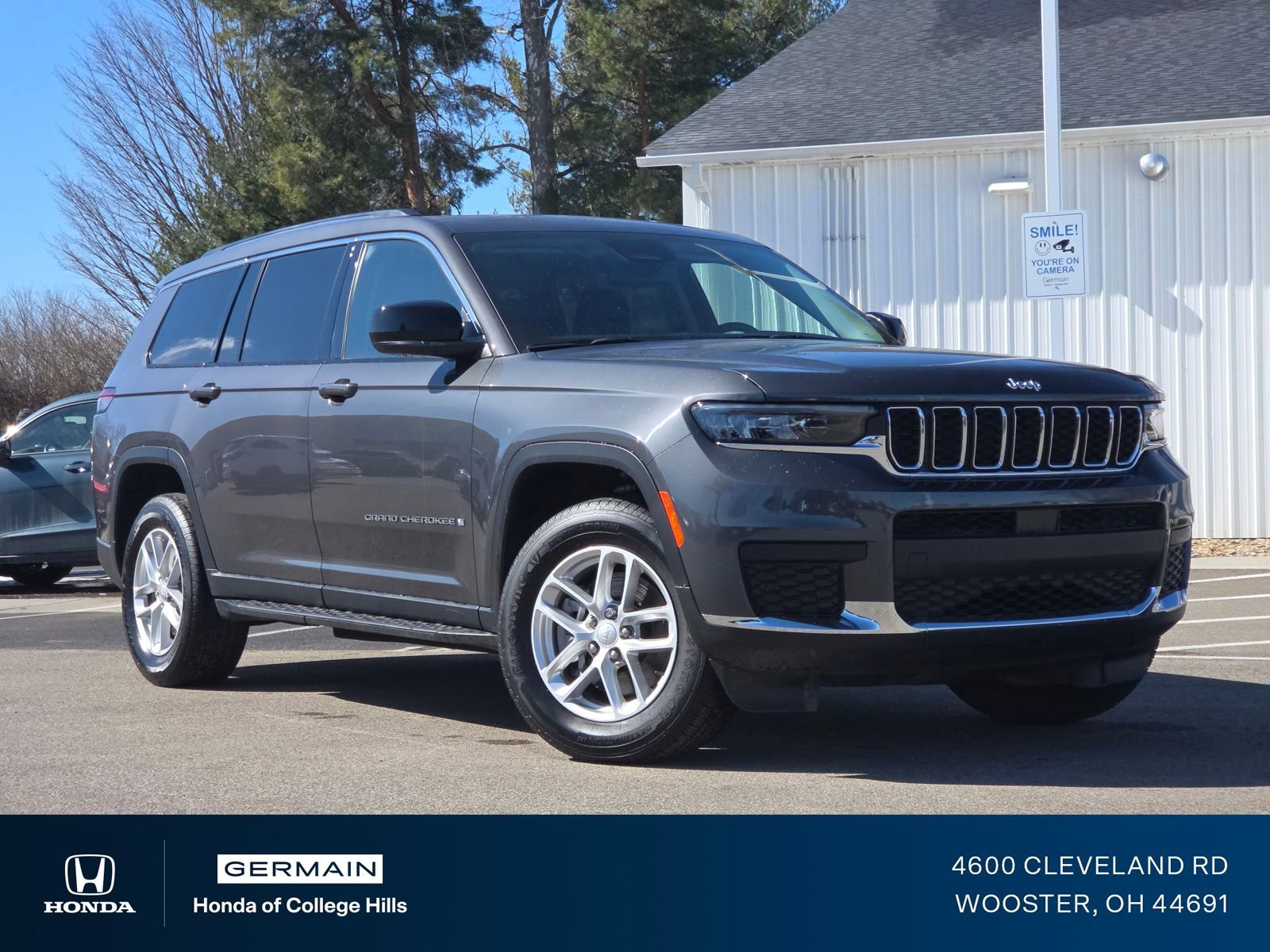 Used 2022 Jeep Grand Cherokee L Laredo w/ Luxury Tech Group I image 2