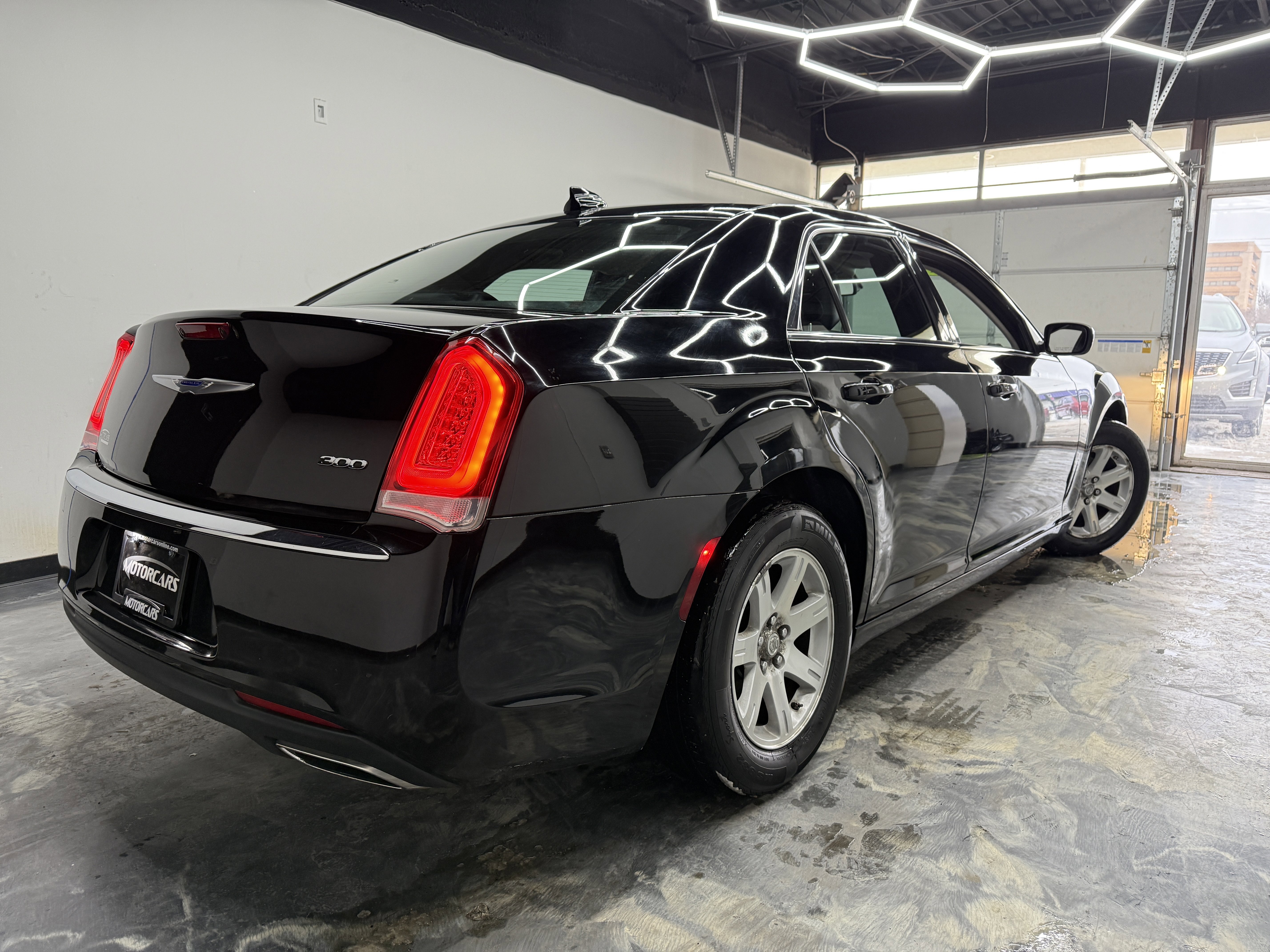 Used 2019 Chrysler 300 Touring L w/ Quick Order Package 22F image 5