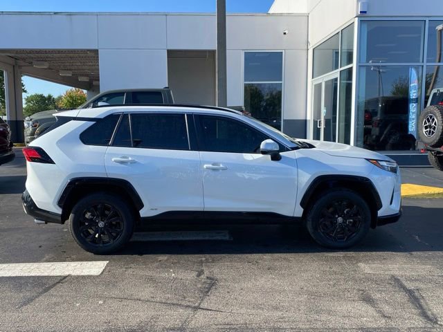 Used 2024 Toyota RAV4 SE image 11