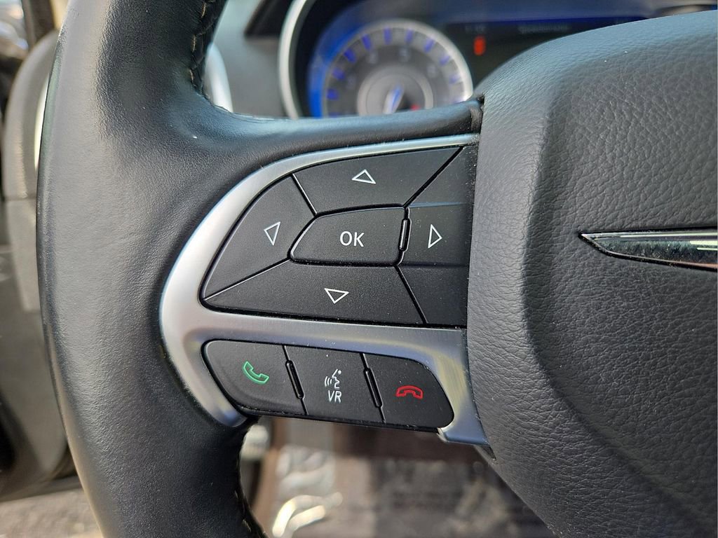 Used 2016 Chrysler 300 C image 22