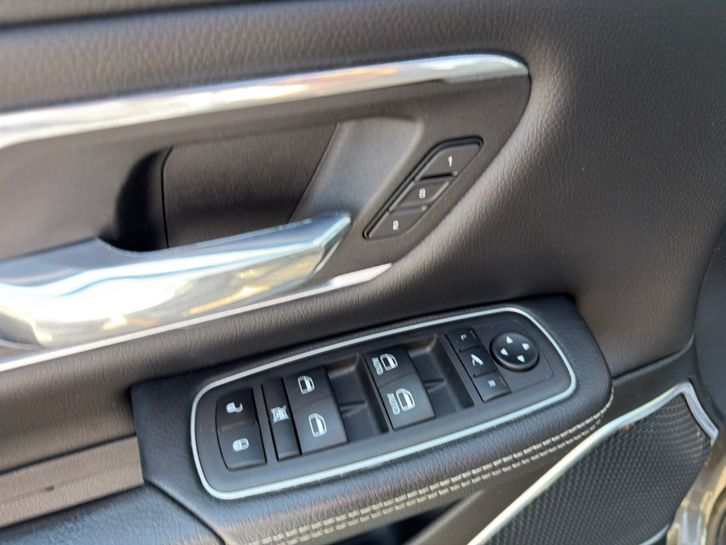 Used 2022 RAM 1500 Laramie w/ Sport Appearance Package AWD/4WD image 18