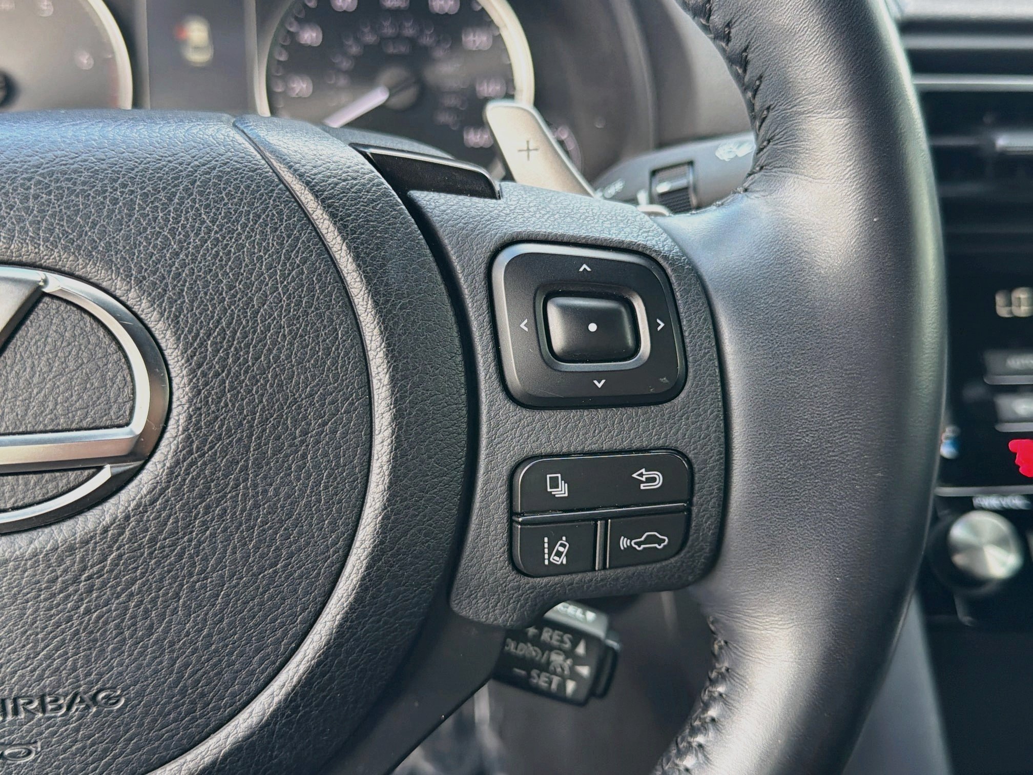 Used 2023 Lexus IS 300 w/ Comfort Package RWD image 36