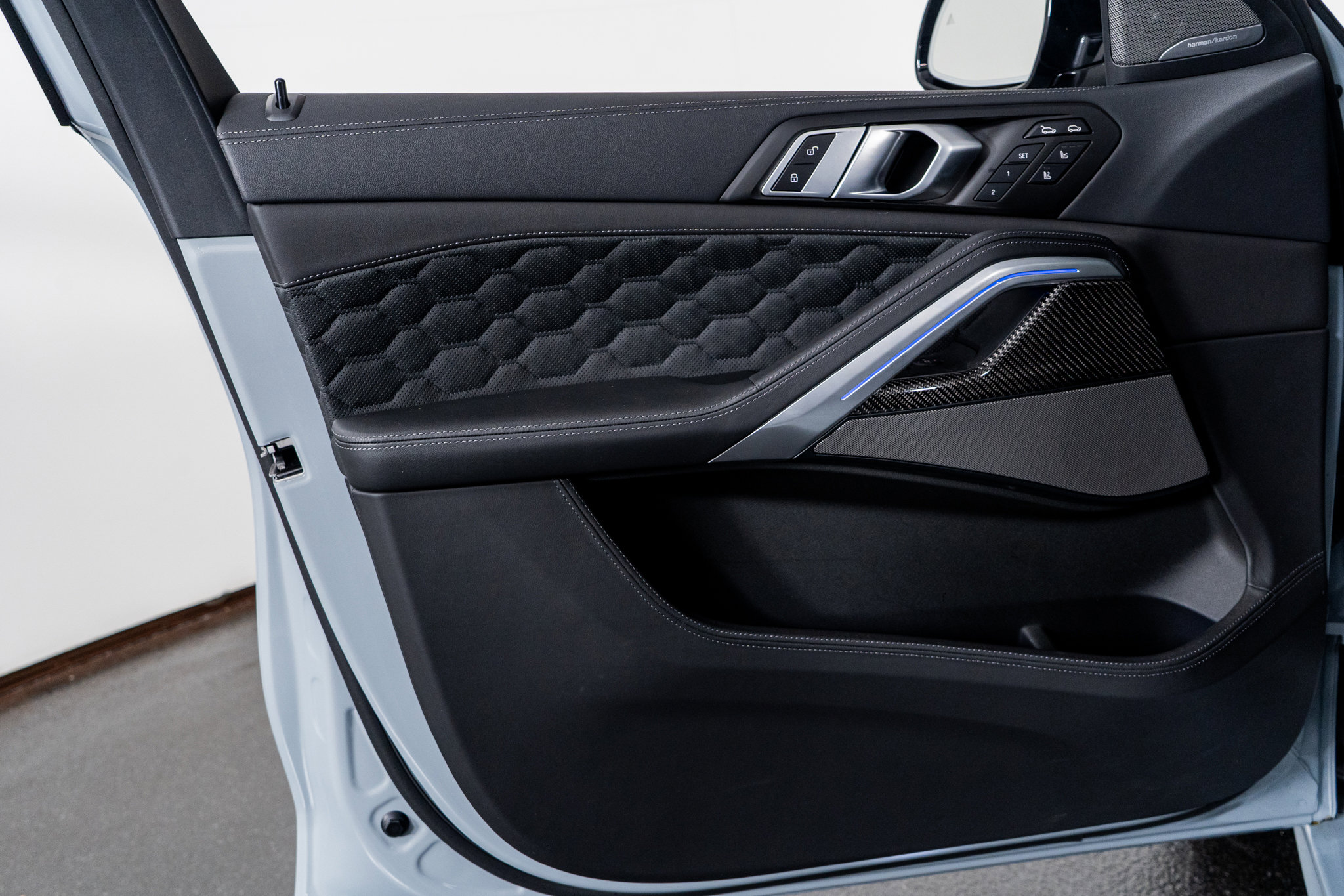 Used 2025 BMW X6 M Competition w/ Executive Package image 48