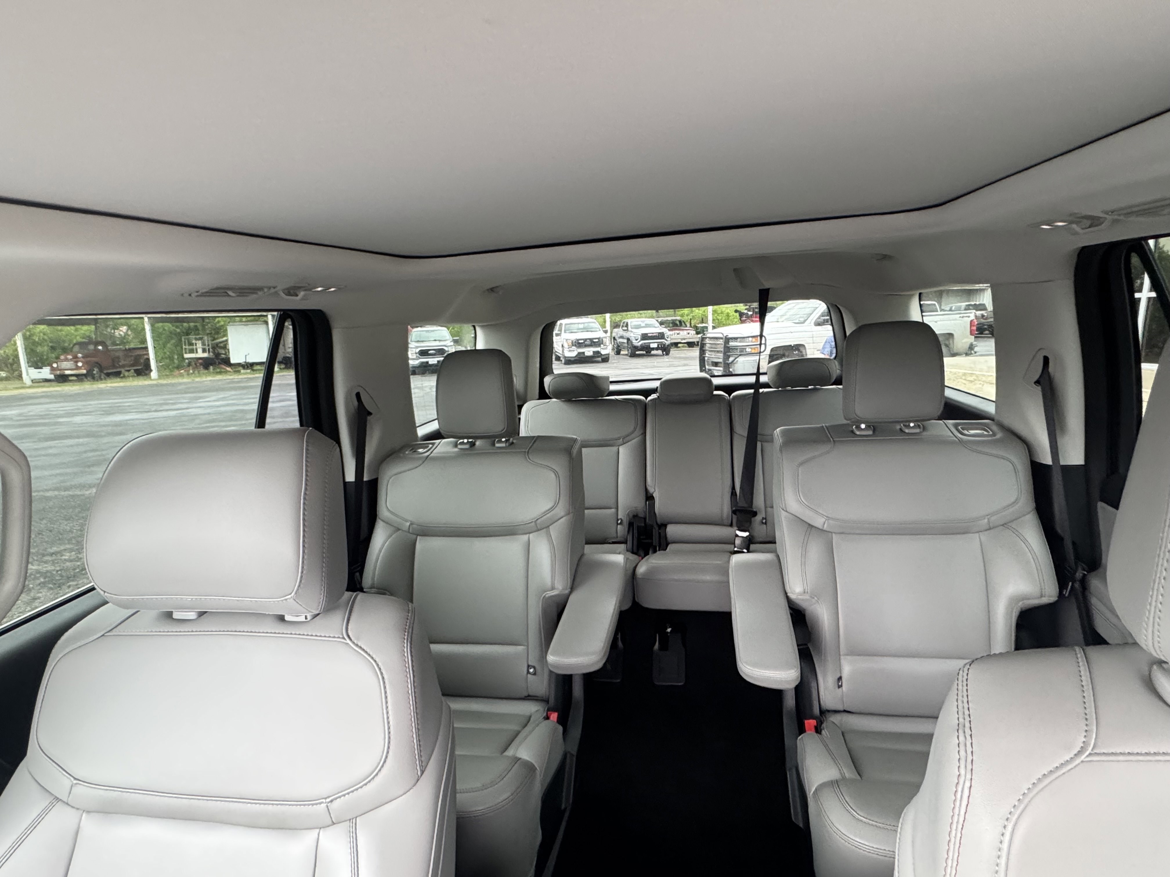 Used 2025 Ford Expedition Active AWD/4WD image 9