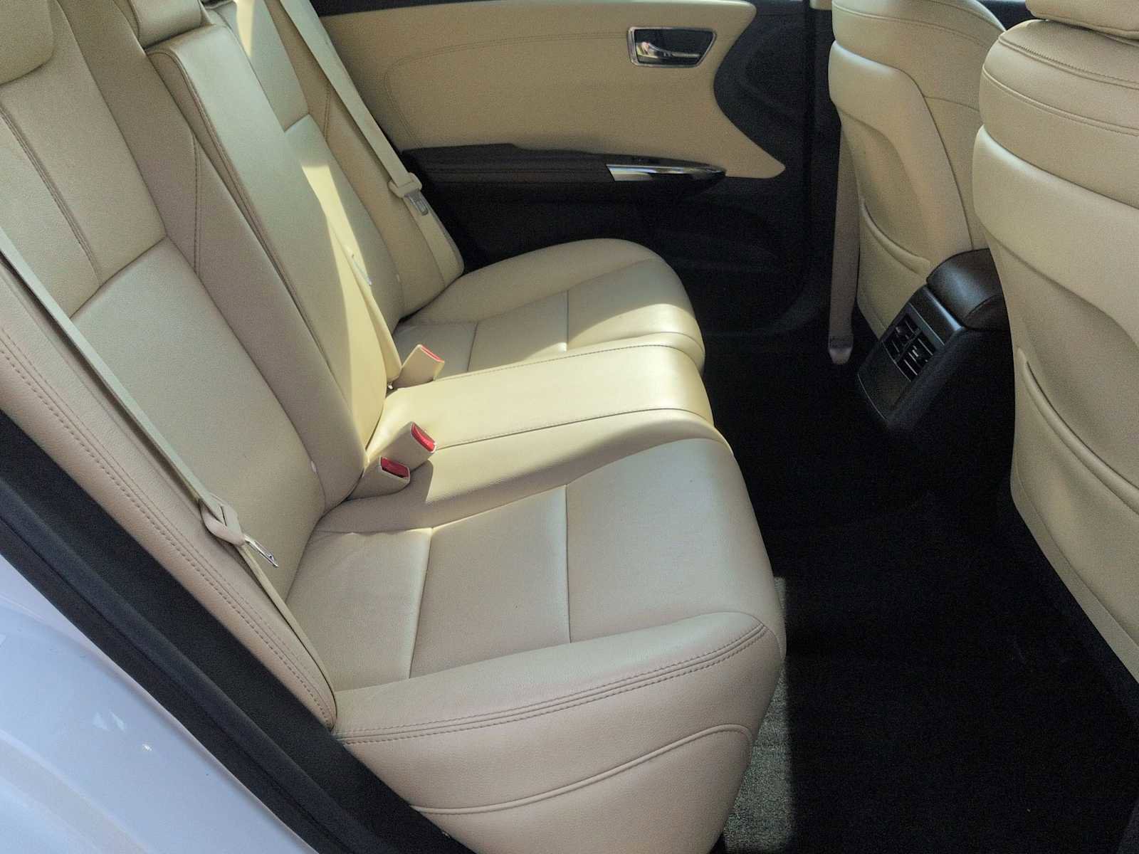Used 2016 Toyota Avalon Touring image 22