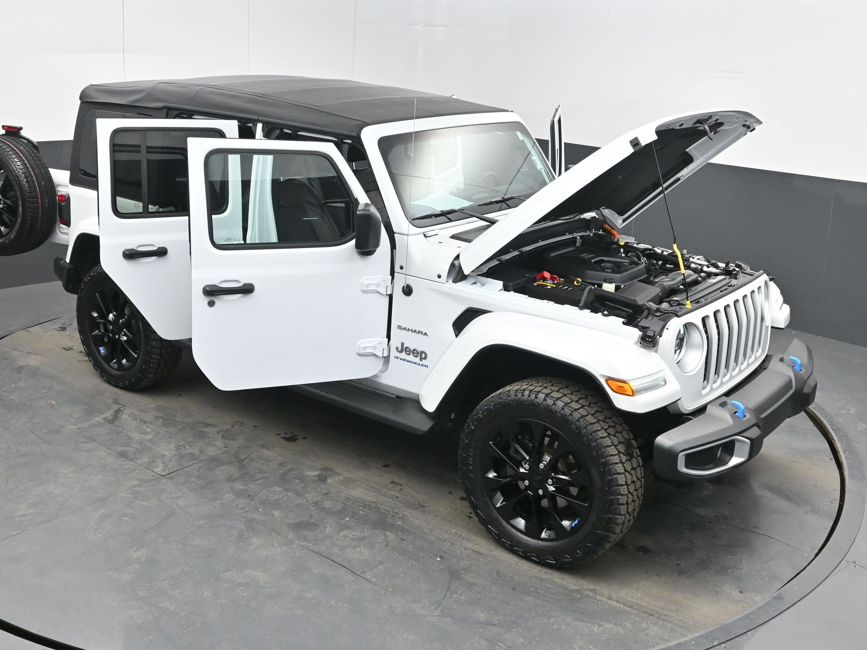 Used 2023 Jeep Wrangler Sahara w/ Cold Weather Group image 39
