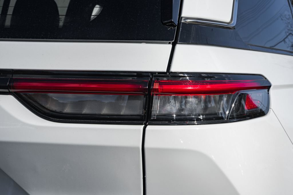 Used 2023 Jeep Grand Cherokee 4WD 4xe image 6