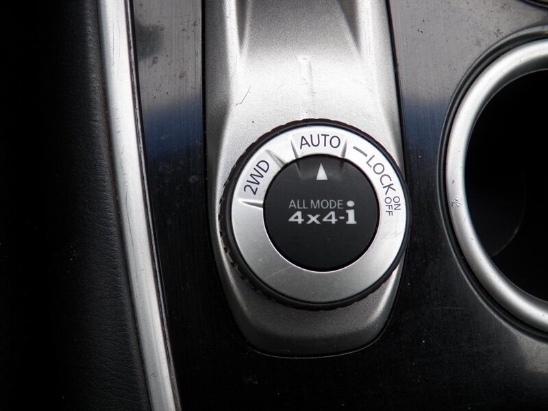 Used 2013 Nissan Pathfinder SV AWD/4WD image 20