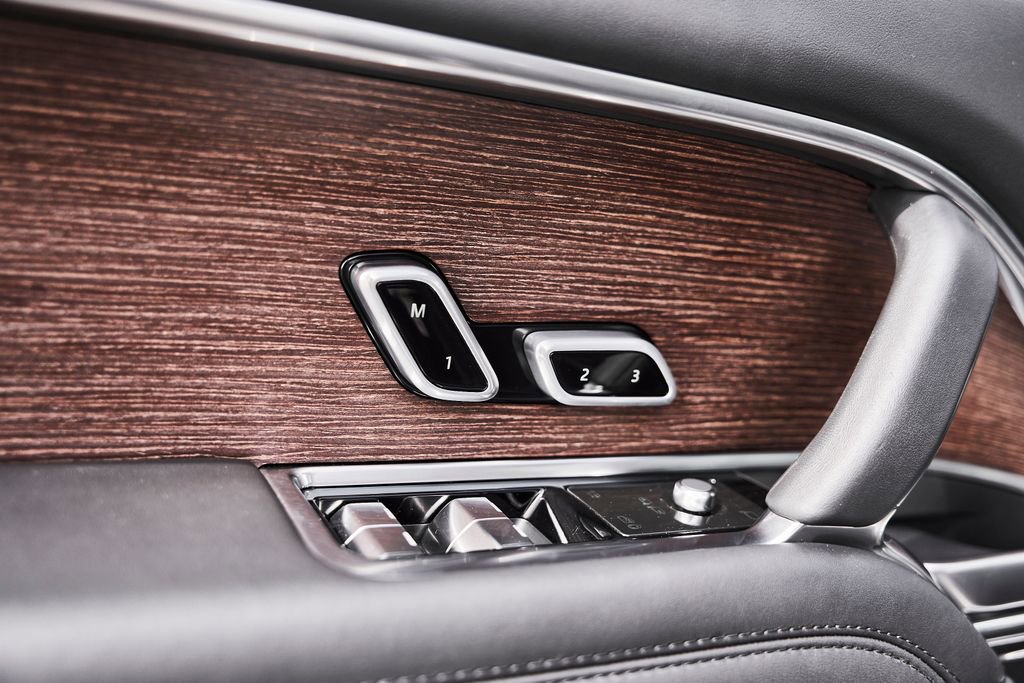 Used 2025 Land Rover Range Rover Long Wheelbase SE image 28