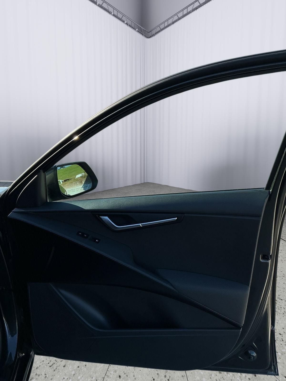 Certified 2025 Kia Niro LX FWD image 24