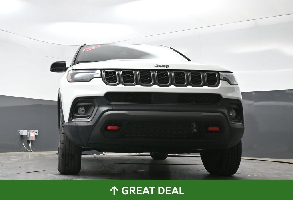 Used 2025 Jeep Compass Trailhawk AWD/4WD image 52