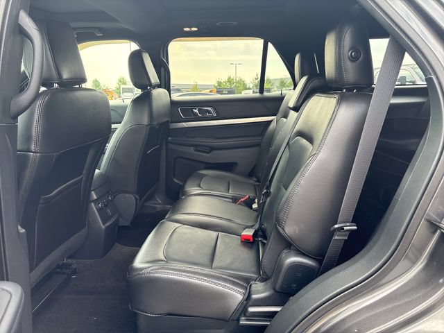 Used 2018 Ford Explorer XLT w/ Equipment Group 202A AWD/4WD image 10