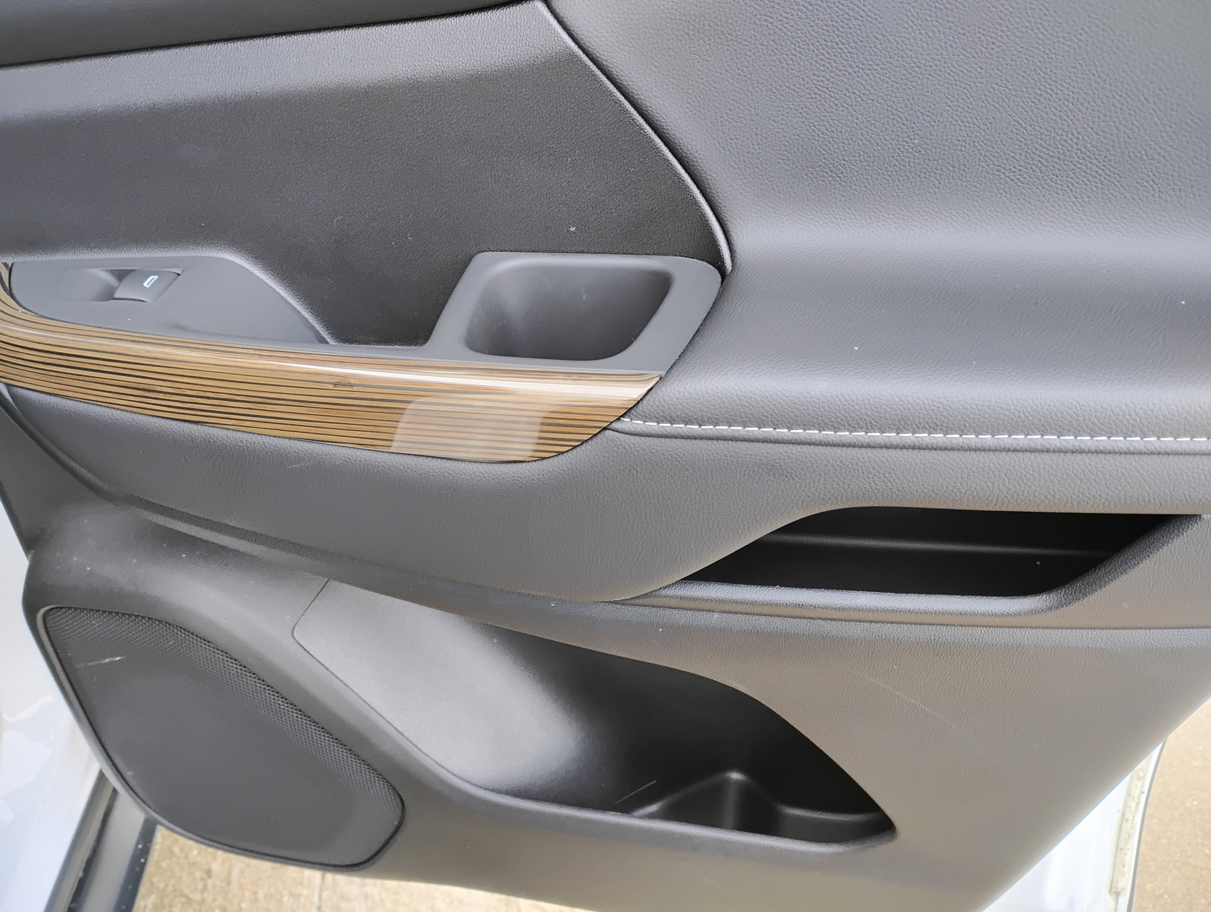 Used 2022 GMC Acadia SLE w/ Driver Convenience Package image 21