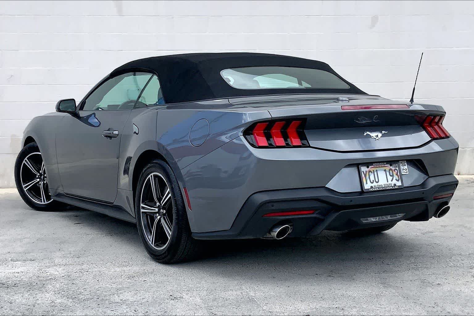 Used 2025 Ford Mustang Convertible RWD image 4