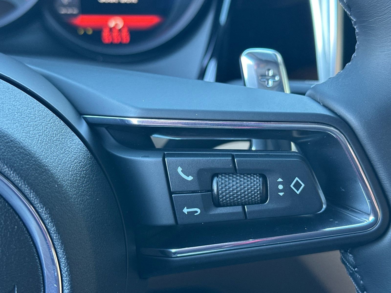 New 2026 Porsche Macan image 28