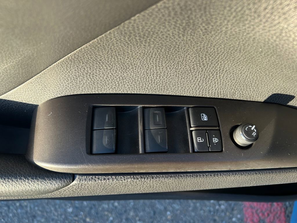 Used 2024 Toyota Camry SE w/ Cold Weather Package FWD image 23