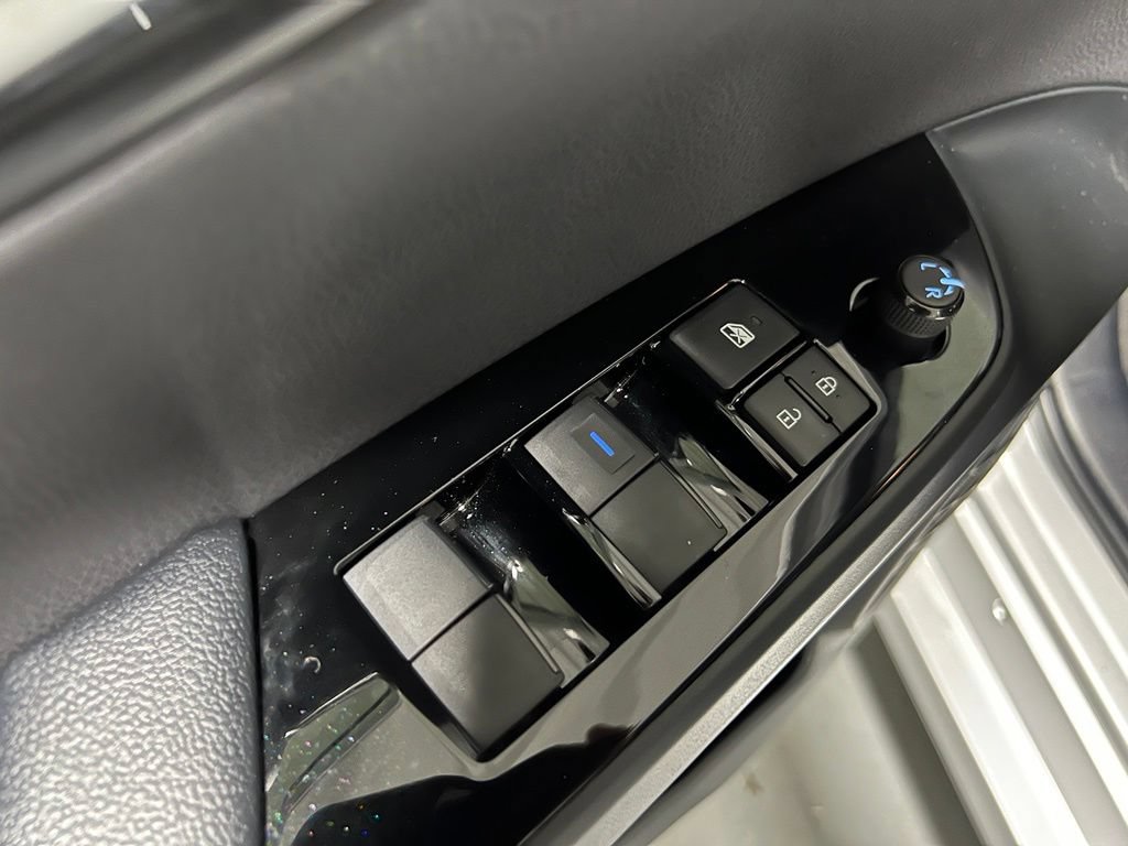 Certified 2022 Toyota Prius LE FWD image 34