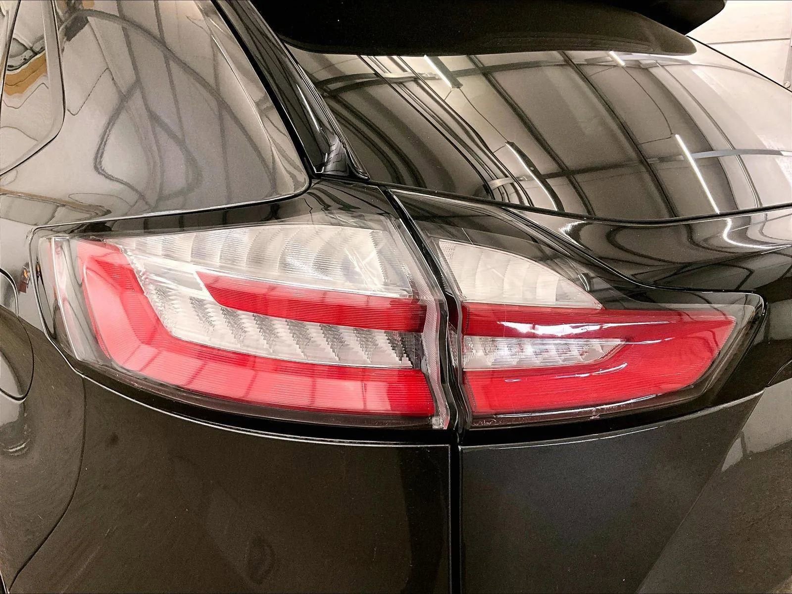 Used 2019 Ford Edge ST w/ Equipment Group 401A AWD/4WD image 28