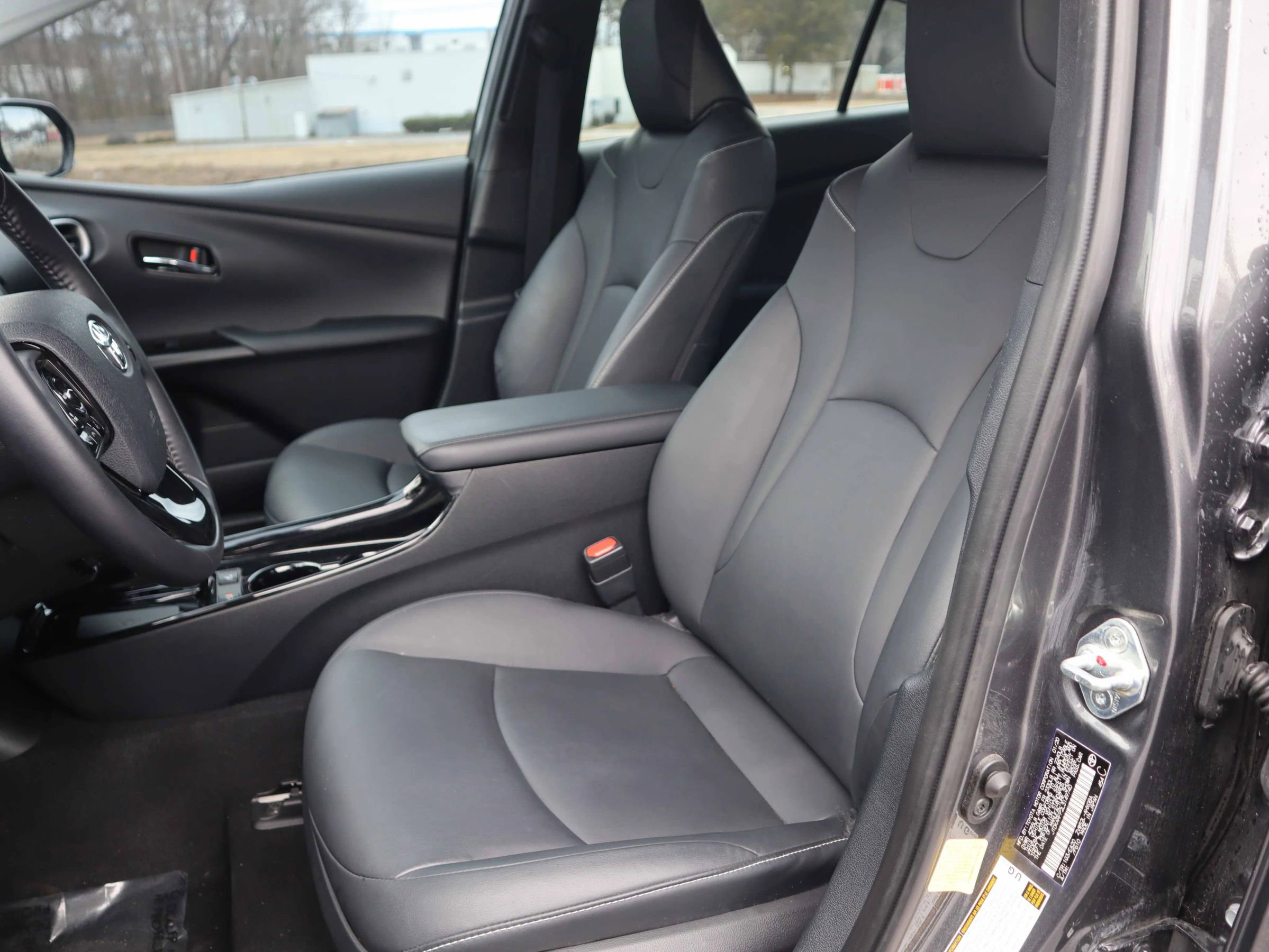 Used 2020 Toyota Prius Prime XLE image 2