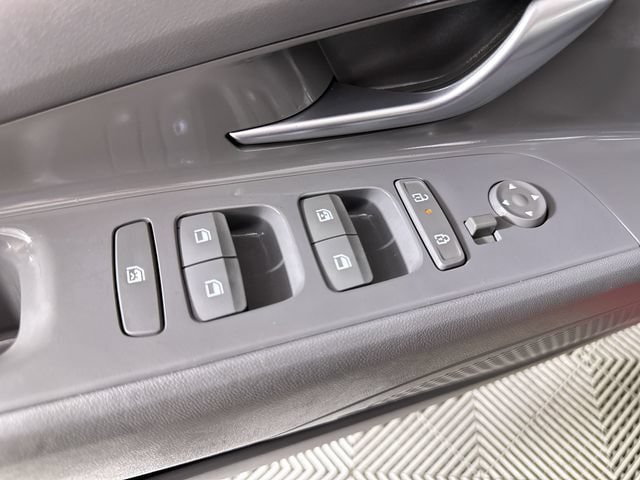 Used 2025 Hyundai Elantra SEL FWD image 24