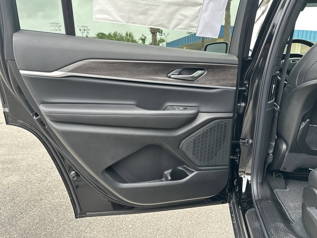 New 2026 Jeep Grand Cherokee L 2WD image 13