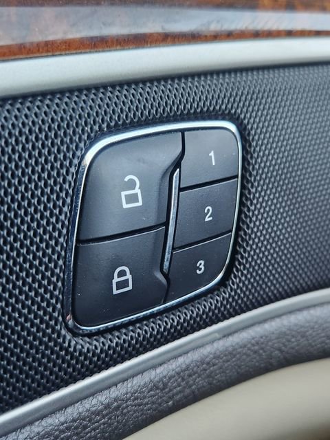 Used 2013 Lincoln MKZ Reserve image 33