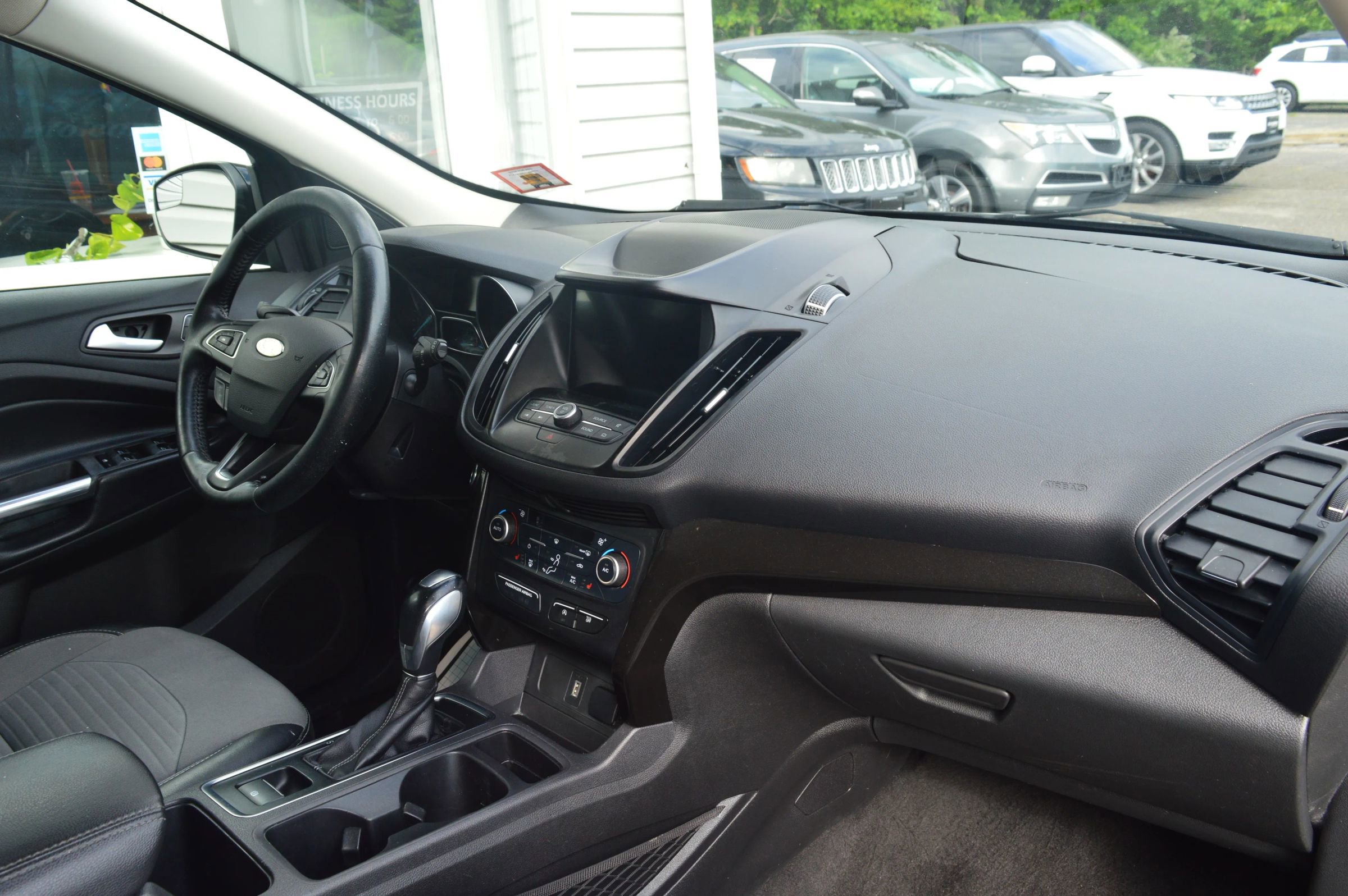 Used 2019 Ford Escape SE FWD image 30