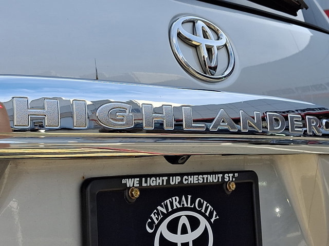 Used 2012 Toyota Highlander Limited w/ Tow Pkg image 31