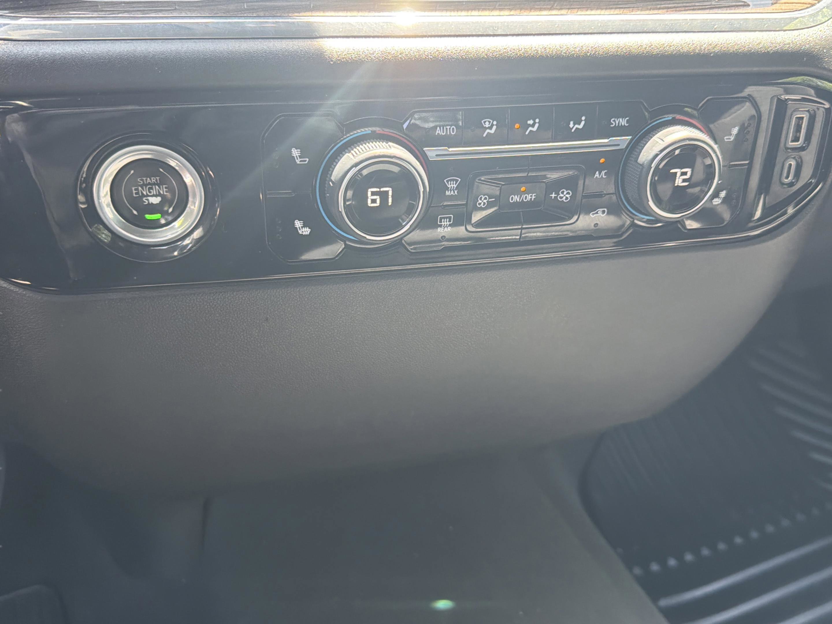 Used 2023 Chevrolet Silverado 1500 LT AWD/4WD image 28
