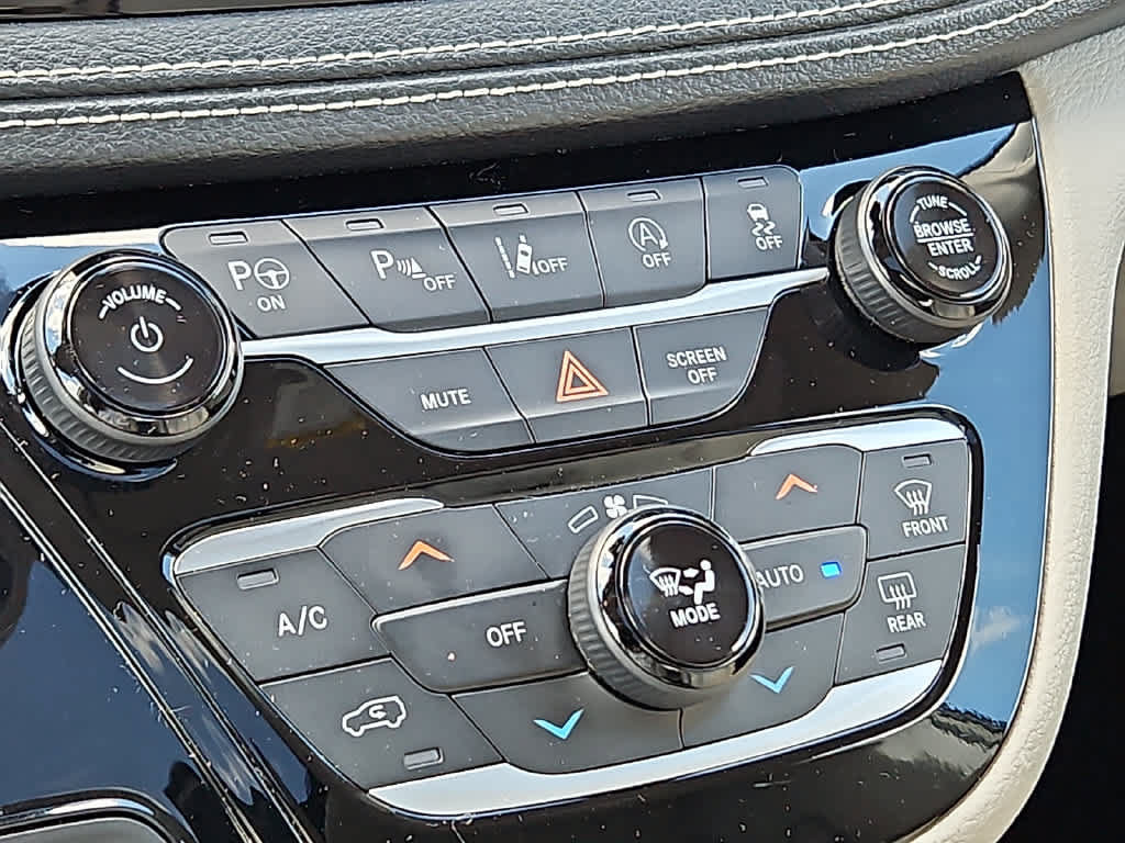 Used 2021 Chrysler Pacifica Limited w/ Premium & Safety Sphere Group AWD/4WD image 16