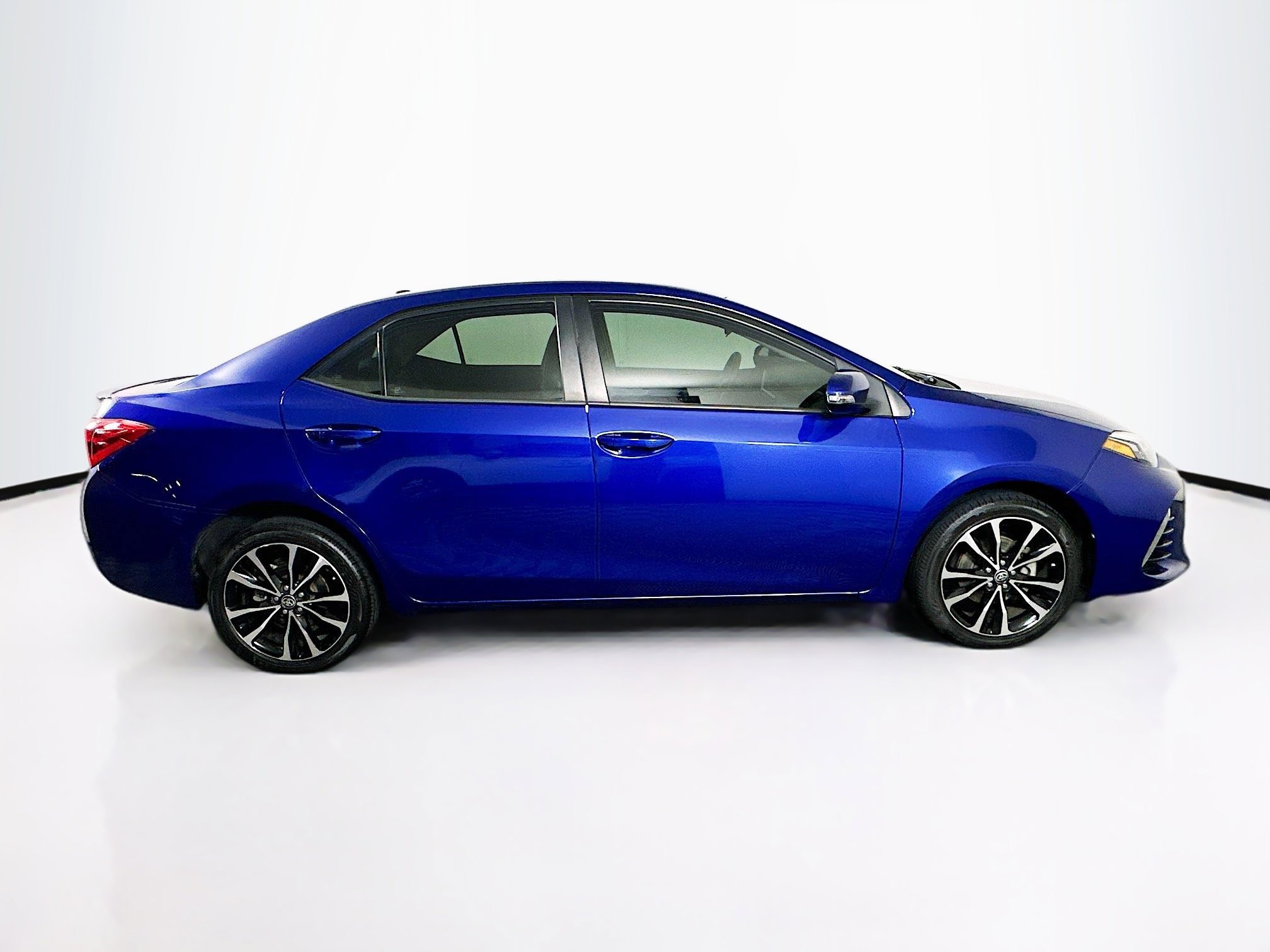 Used 2017 Toyota Corolla SE w/ SE Premium Package image 10