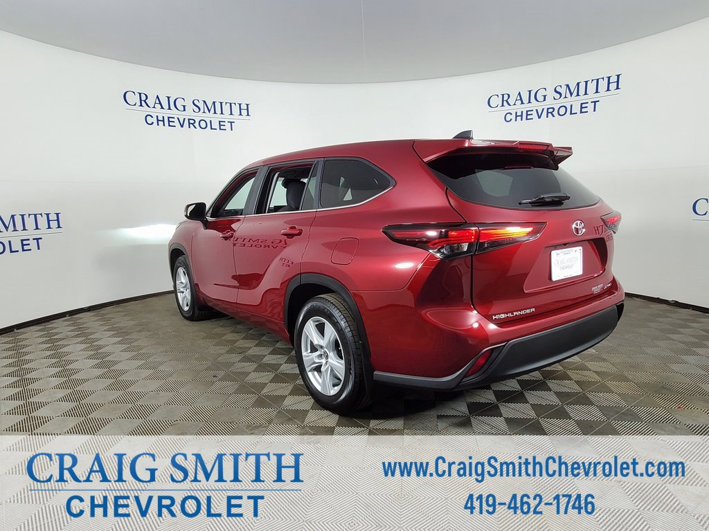Used 2024 Toyota Highlander LE image 11